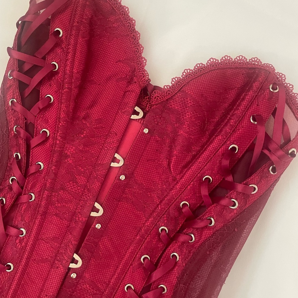Red Contour Corset + Thong Set - Picture 5 of 8